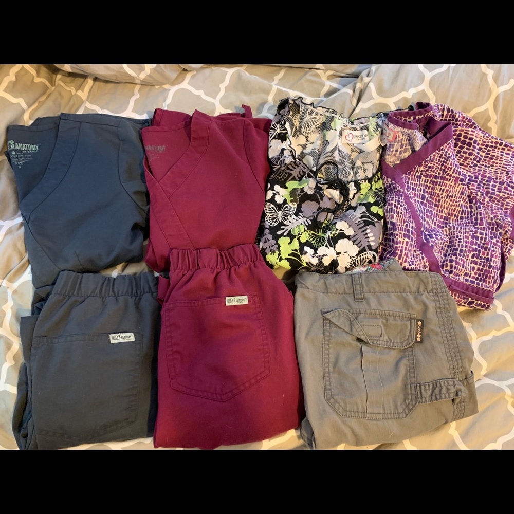 Scrub lot ! Koi bottoms and tops only !